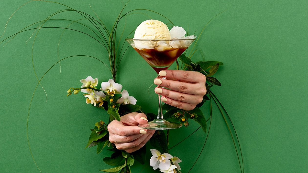 Amaretto-Kaffee mit veganem Vanille Glace –  