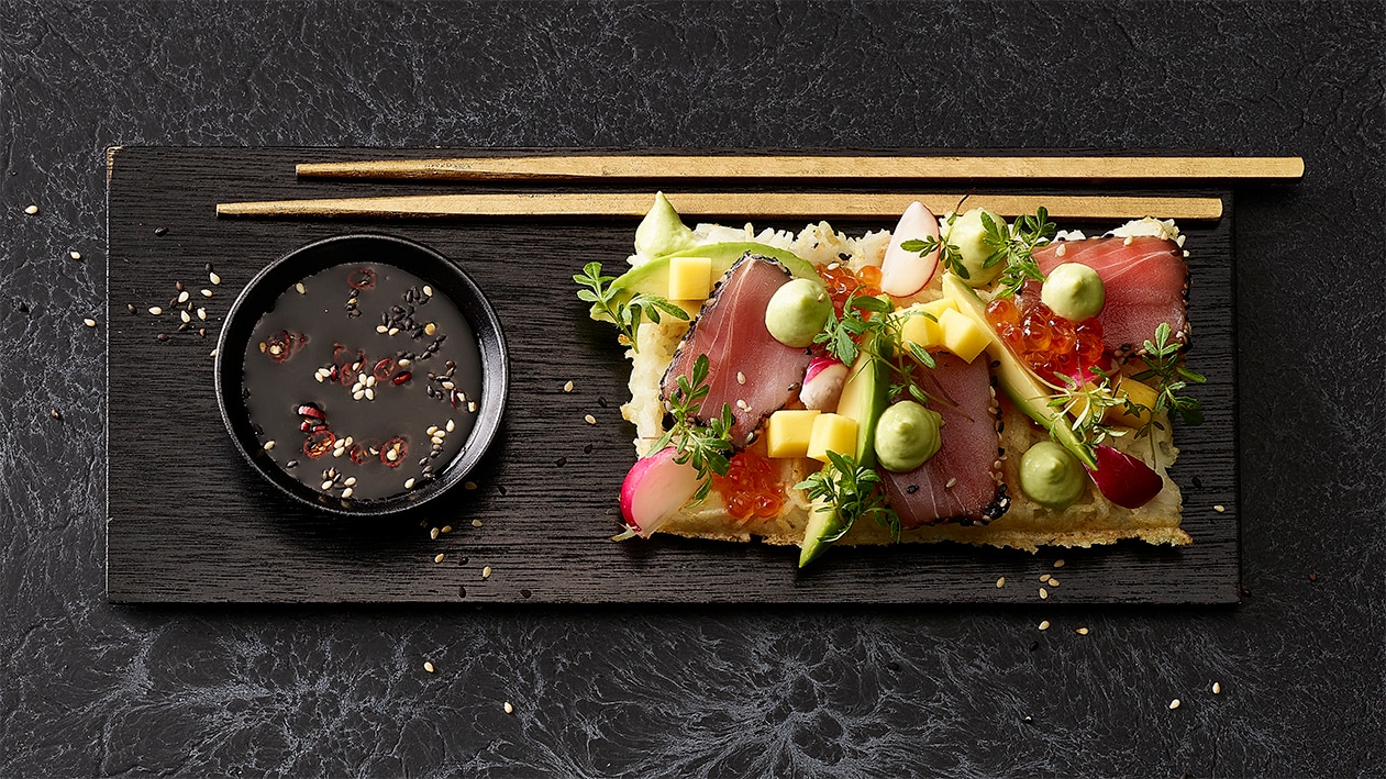 Basmatireiswaffel mit Tuna und Wasabi-Mayonnaise Basmatireiswaffel mit Tuna und Wasabi-Mayonnaise