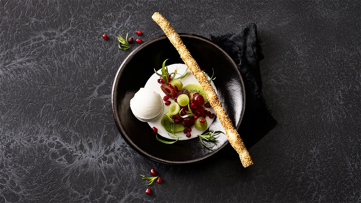 Exotischer Fruchtsalat auf Kokosgelee Exotischer Fruchtsalat auf Kokosgelee