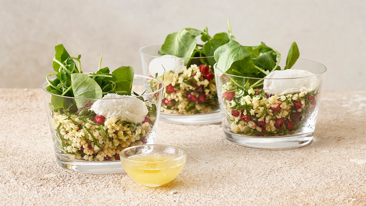 Petersiliensalat an einer Citrusvinaigrette und Spargel-Ricotta Mousse Petersiliensalat an einer Citrusvinaigrette und Spargel-Ricotta Mousse