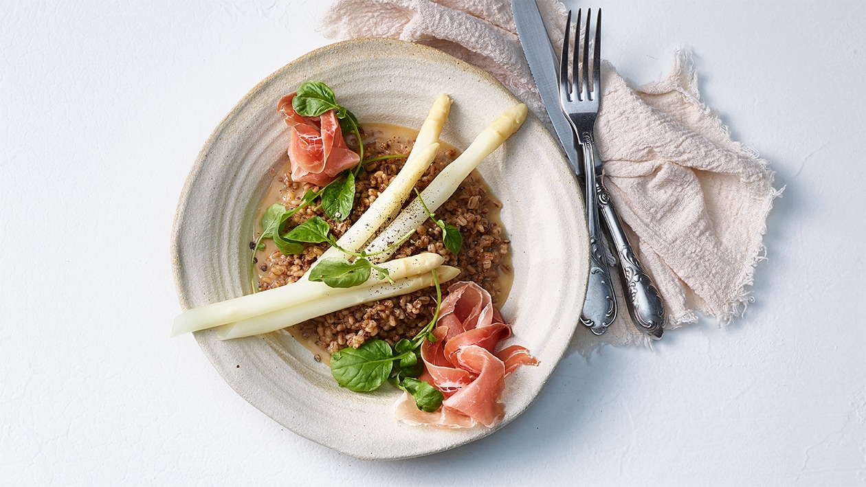 Bündner Gersotto mit Spargel und Rohschinken Bündner Gersotto mit Spargel und Rohschinken