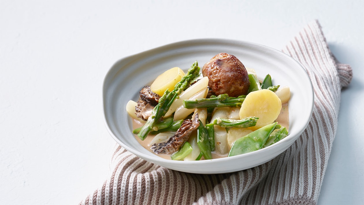 Ragoût d'asperges et morilles et Minced Balls –  