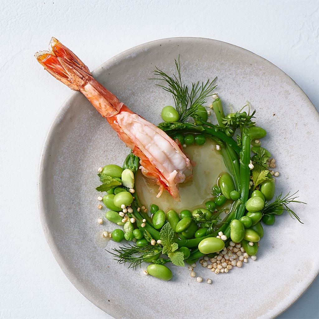 Grüner Spargel-Erbsen-Edamame Salat mit Riesencrevette