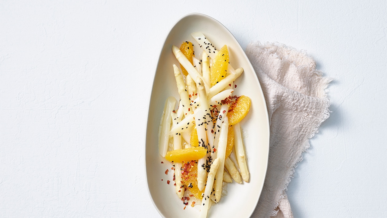 Lauwarmer Spargelsalat mit Orangen-Citrus-Vinaigrette Lauwarmer Spargelsalat mit Orangen-Citrus-Vinaigrette