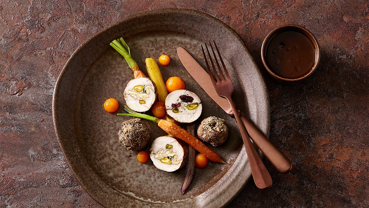 Roulade de faisan, pommes de terre au massepain et carottes