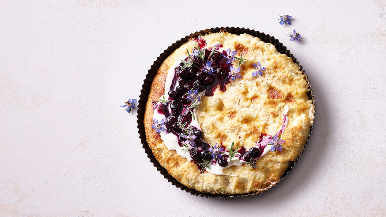 Gâteau de Vully et compote de myrtilles fumées