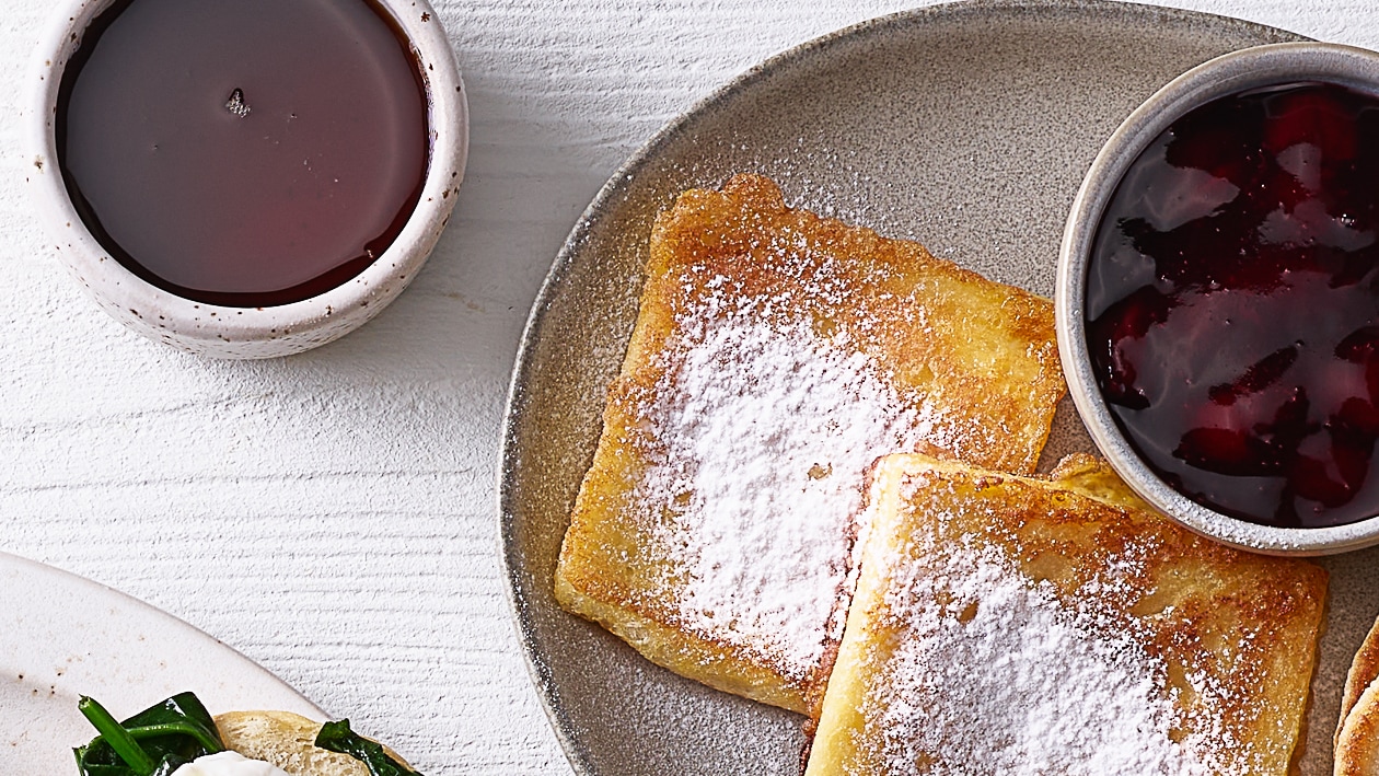 Frenchtoast mit Ahornsirup und Heidelbeeren –  
