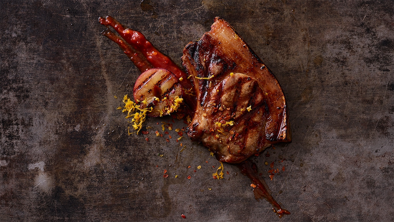 Schweinskoteletts vom Grill mit Pflaumenketchup –  