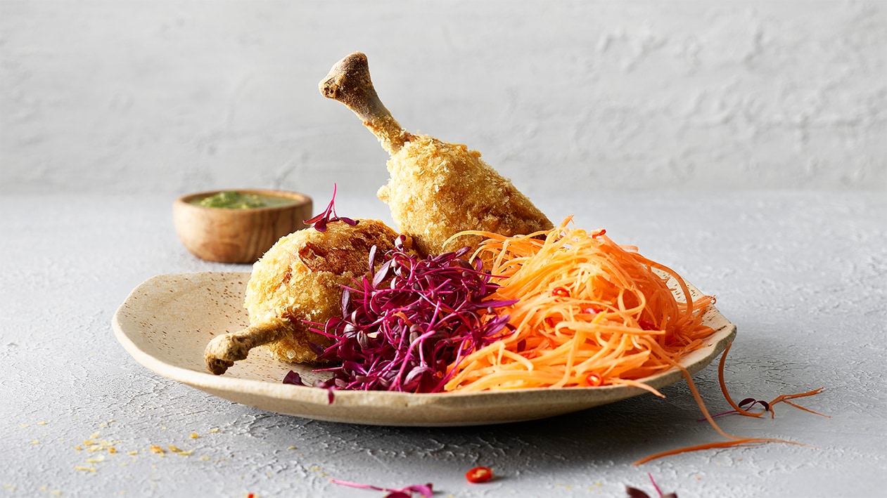 Geflügelkroketten mit Aargauer-Rüeblisalat und Rüebli-Kräuterpesto Geflügelkroketten mit Aargauer-Rüeblisalat und Rüebli-Kräuterpesto