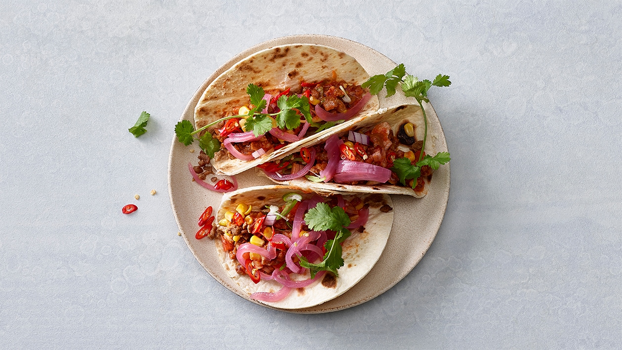Vegane-Tacos mit eingelegten roten Zwiebeln Vegane-Tacos mit eingelegten roten Zwiebeln