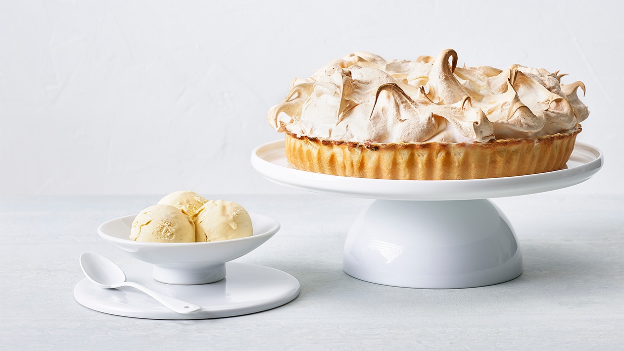 Tourte végane meringuée à la rhubarbe et glace vanille Tourte végane meringuée à la rhubarbe et glace vanille