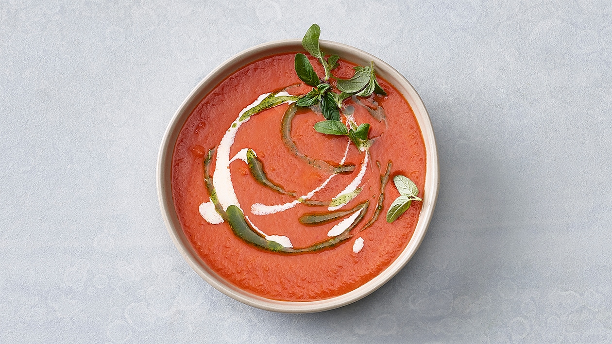 Tomatensuppe mit Basilikumöl