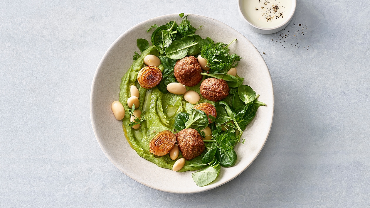 Soissonbohnen-Zwiebelhumus-Bowl mit Vegetarian Minced Balls Soissonbohnen-Zwiebelhumus-Bowl mit Vegetarian Minced Balls