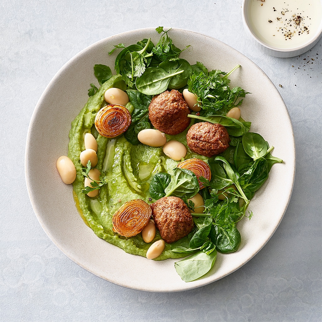 Bowl au houmous de haricots de Soissons et oignons, servi avec des boulettes véganes