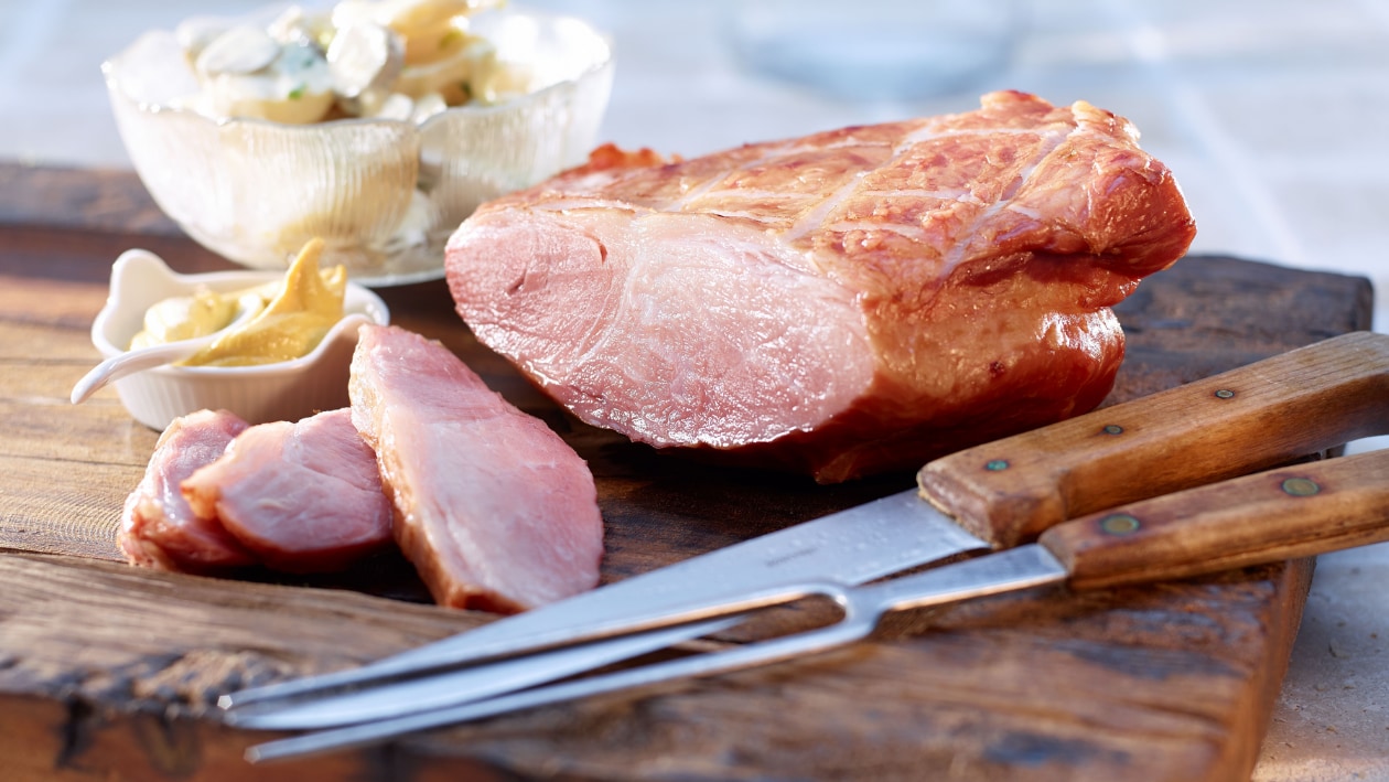 Carré de porc fumé, salade de pommes de terre et haricots verts –  