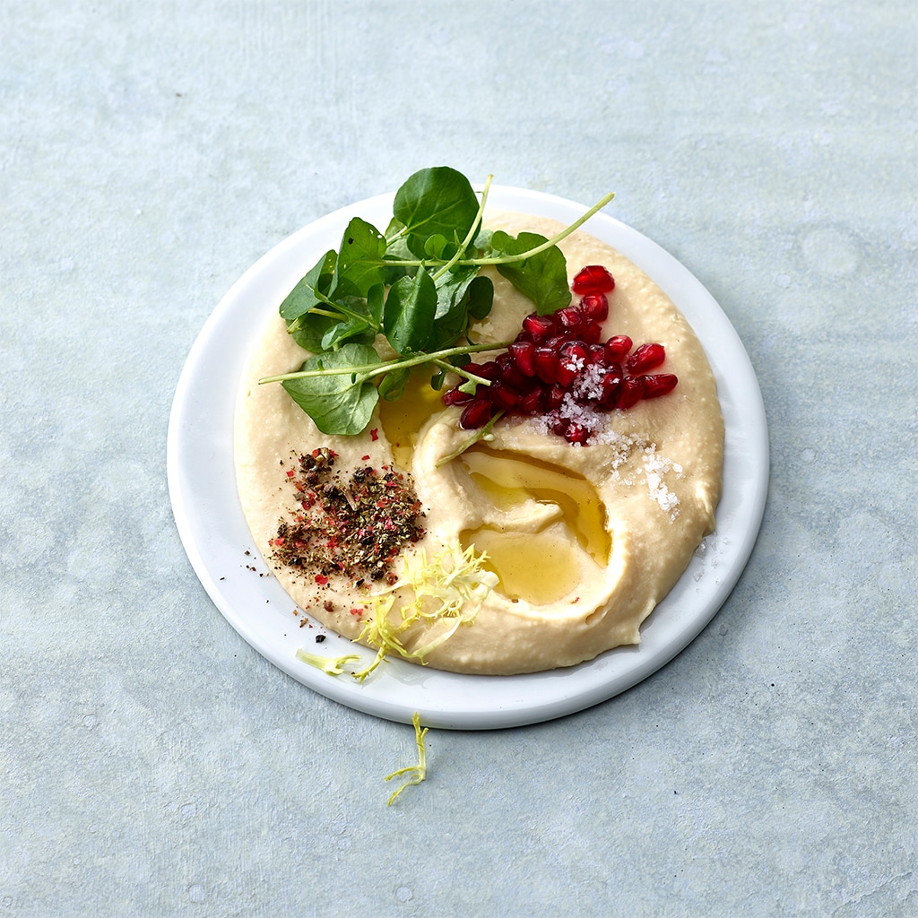 Hummus mit Granatapfel und Brunnenkresse