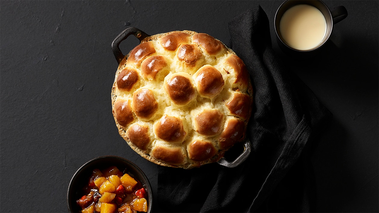 Petits pains à la vapeur aux amandes et compote de fruits secs