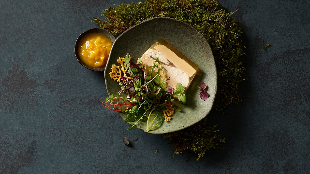 Geflügelsulz mit Mango Chutney und Kräutersalat –  
