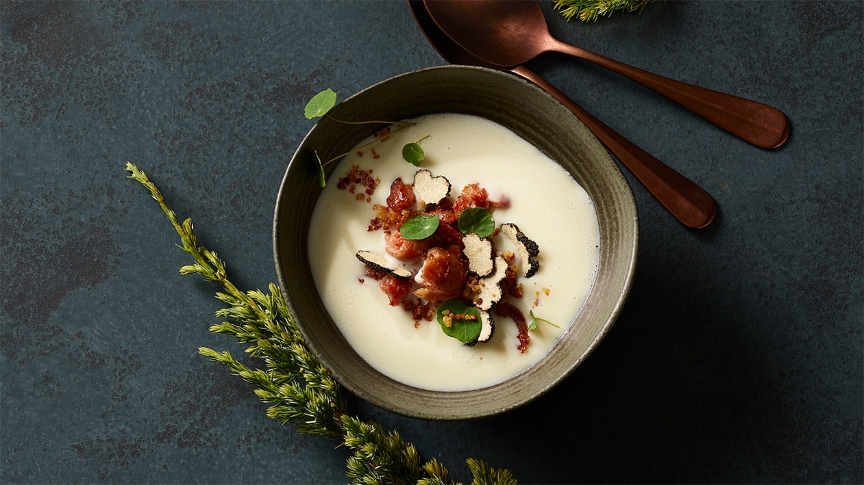 Kartoffelschaumsuppe mit Saucisson und Trüffel –  