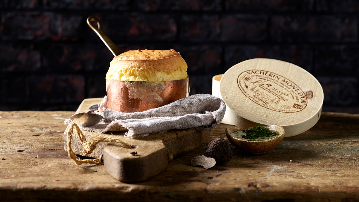 Soufflé de Vacherin Mont-d'Or aux truffes –  