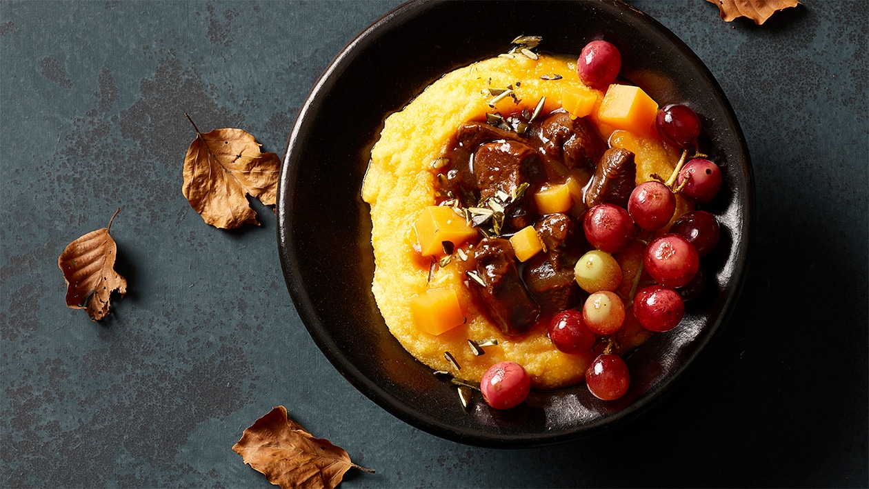 Civet de sanglier aux raisins et polenta de courge crémeuse –  