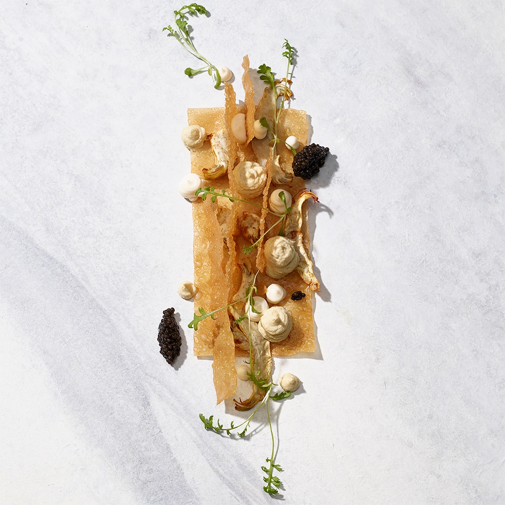 Knuspriger Filoteig mit Artischockenmousse und Oona Kaviar