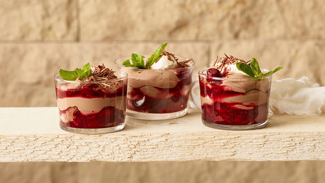 Mousse au chocolat et griottes en verrine –  