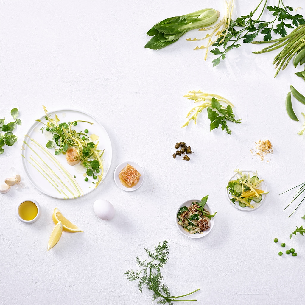 Frühlingssalat mit Jakobsmuschel und Honig-Knoblauch Hollandaise