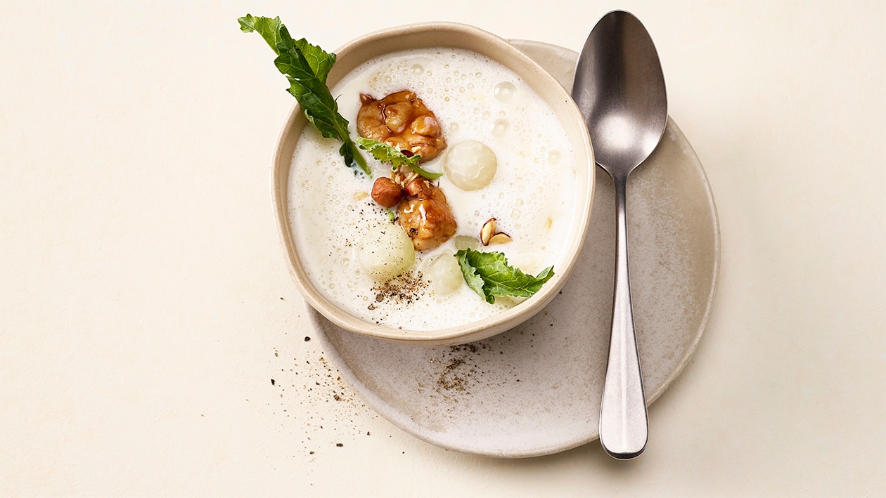 Soupe au lait fumé au ris de veau glacé au miel –  