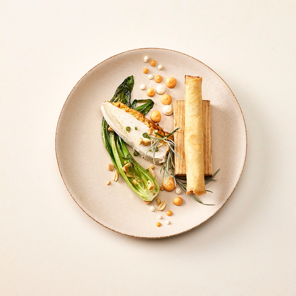 Pouletbrust mit Honig-Chili-Kruste, knuspriger Basmatireisrolle und Pak Choi