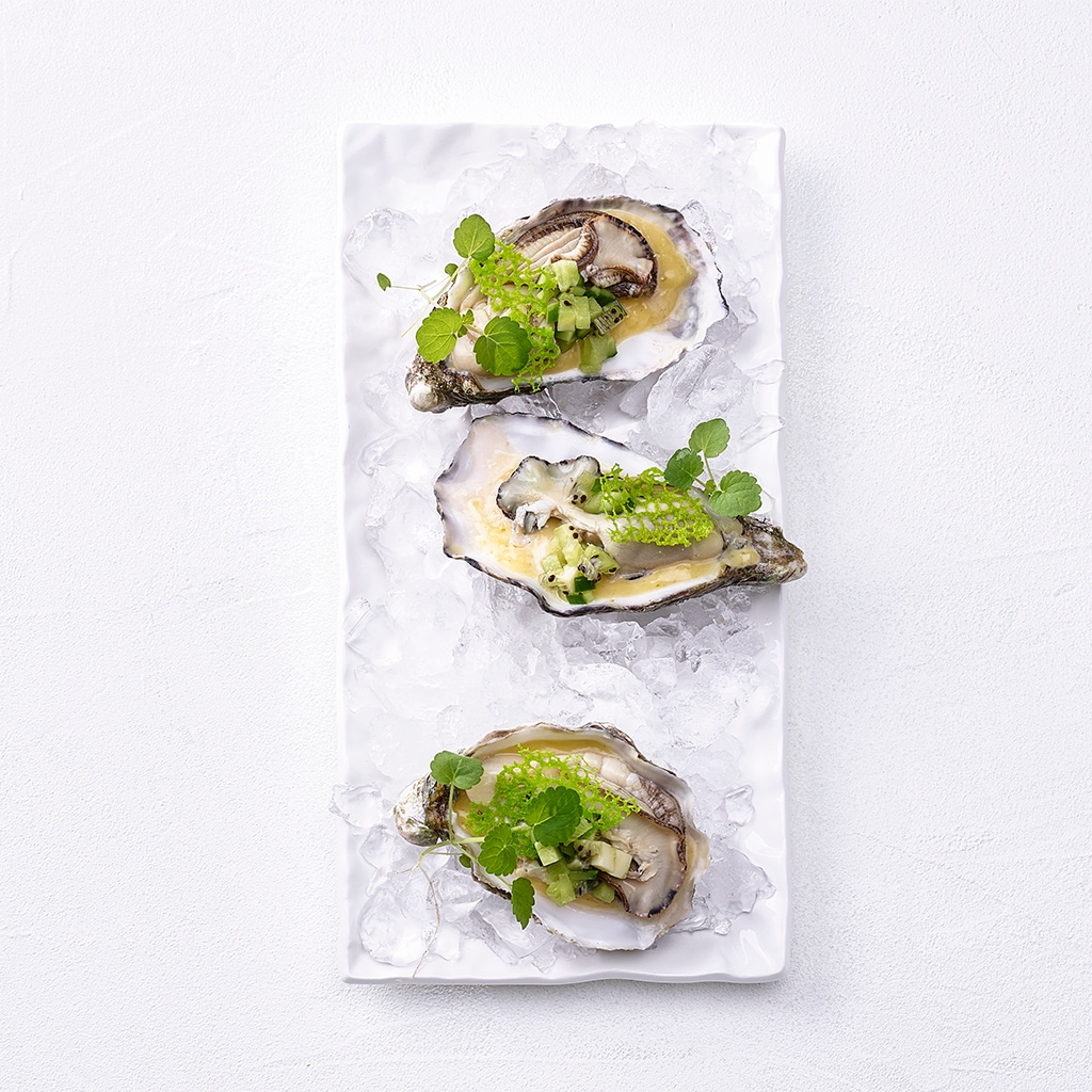 Auster auf Kokos-Crème und Kiwi