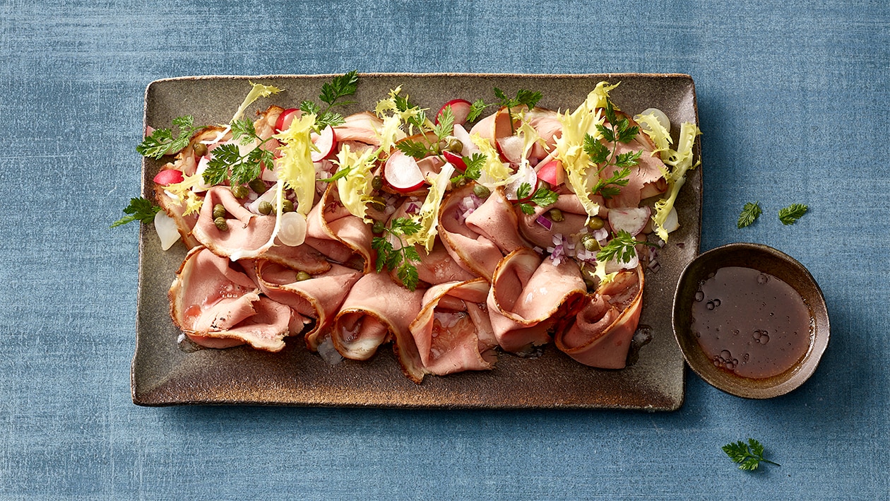 Salade printanière et aiguillette de boeuf rosée