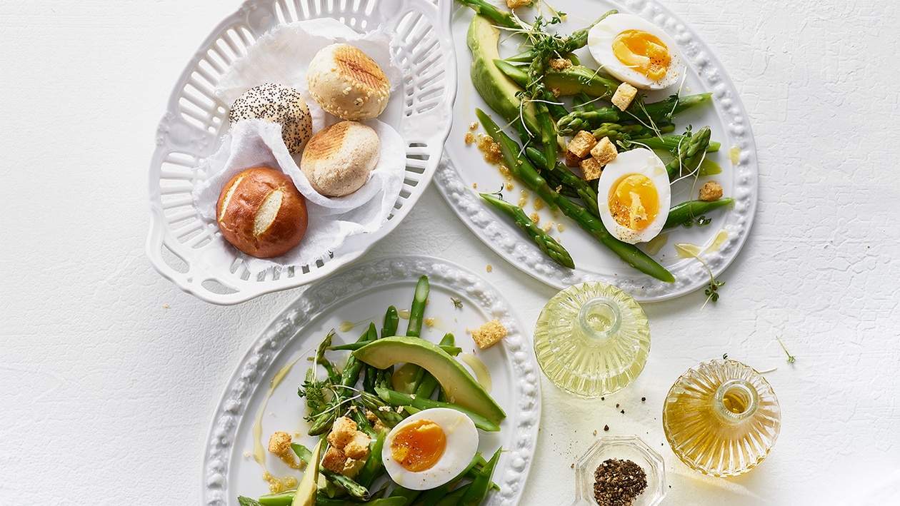 Salade d'asperges tièdes à l'avocat et balsamique blanc –  