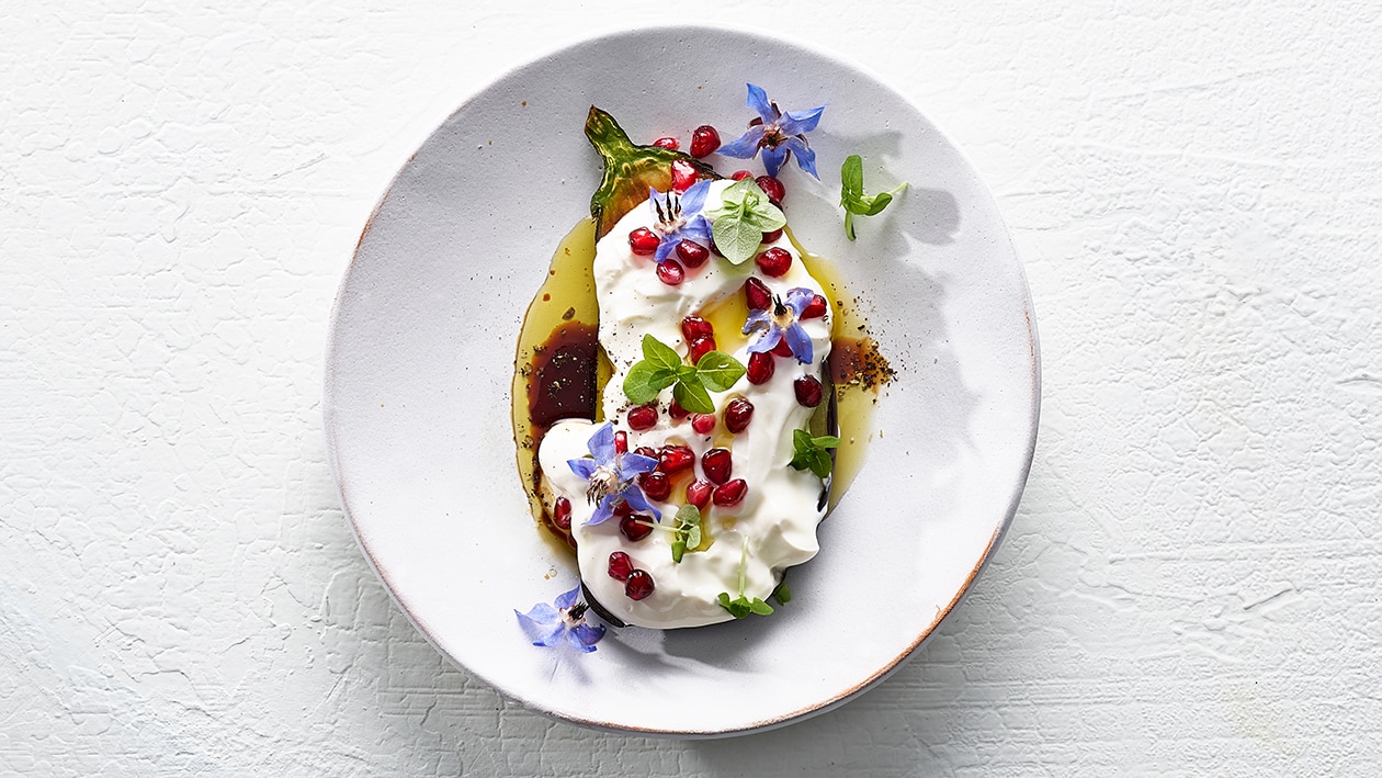 Aubergine grillée à la crème à l'ail et aceto balsamico –  