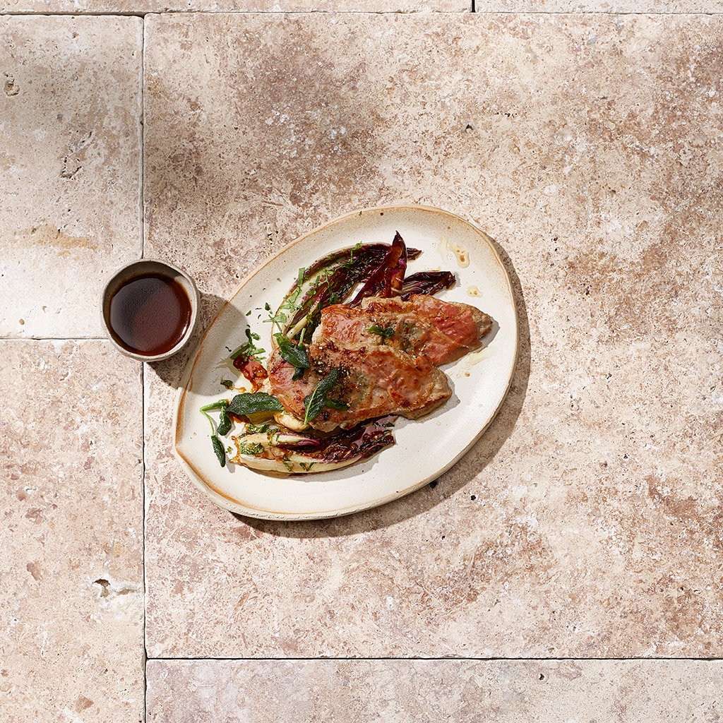 Radiccio marinato con Saltimbocca e salsa all''aceto balsamico