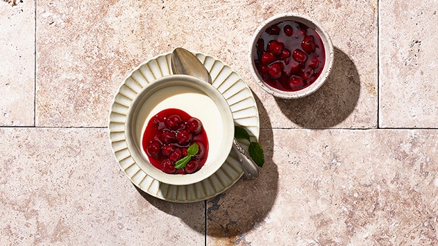 Panna cotta aux griottes marinées –  