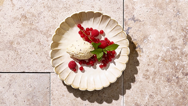 Mousse stracciatella et fruits rouges frais –  