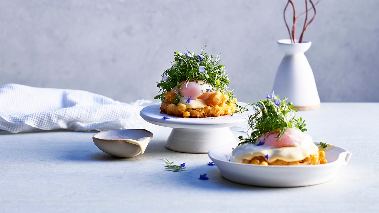 Maisgalette mit pochiertem Ei und Hollandaise