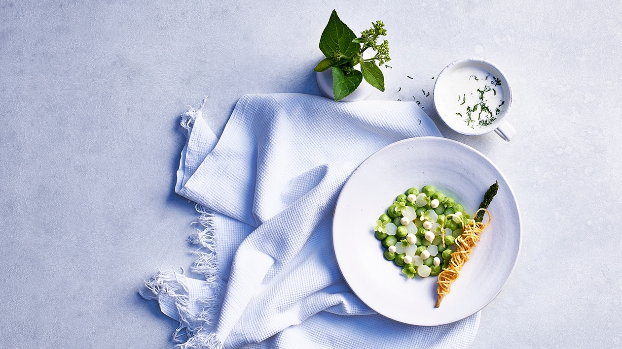 Spargelcremesuppe mit knuspriger Spargelstange