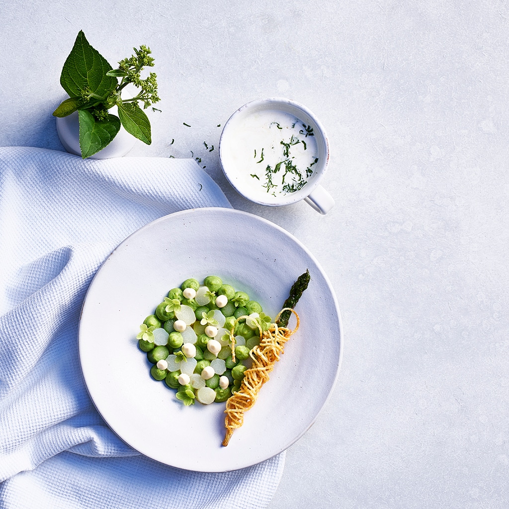 Spargelcremesuppe mit knuspriger Spargelstange