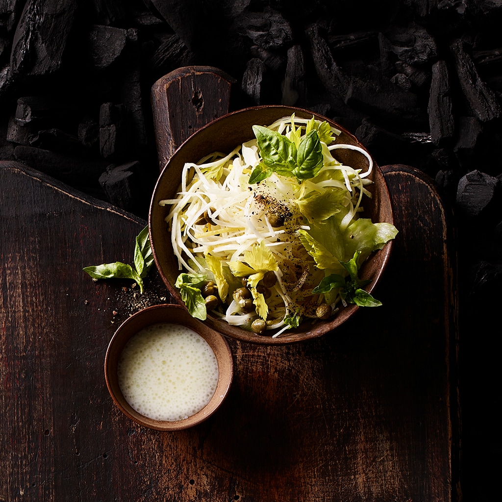 Salade de chou et céleri aux câpres et basilic