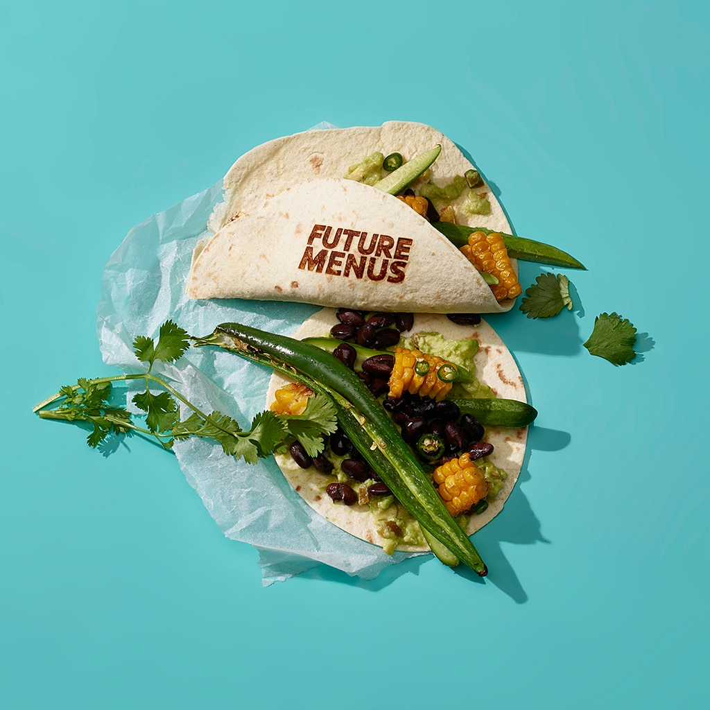 Taco mit gegrilltem Mais und schwarzen Bohnen