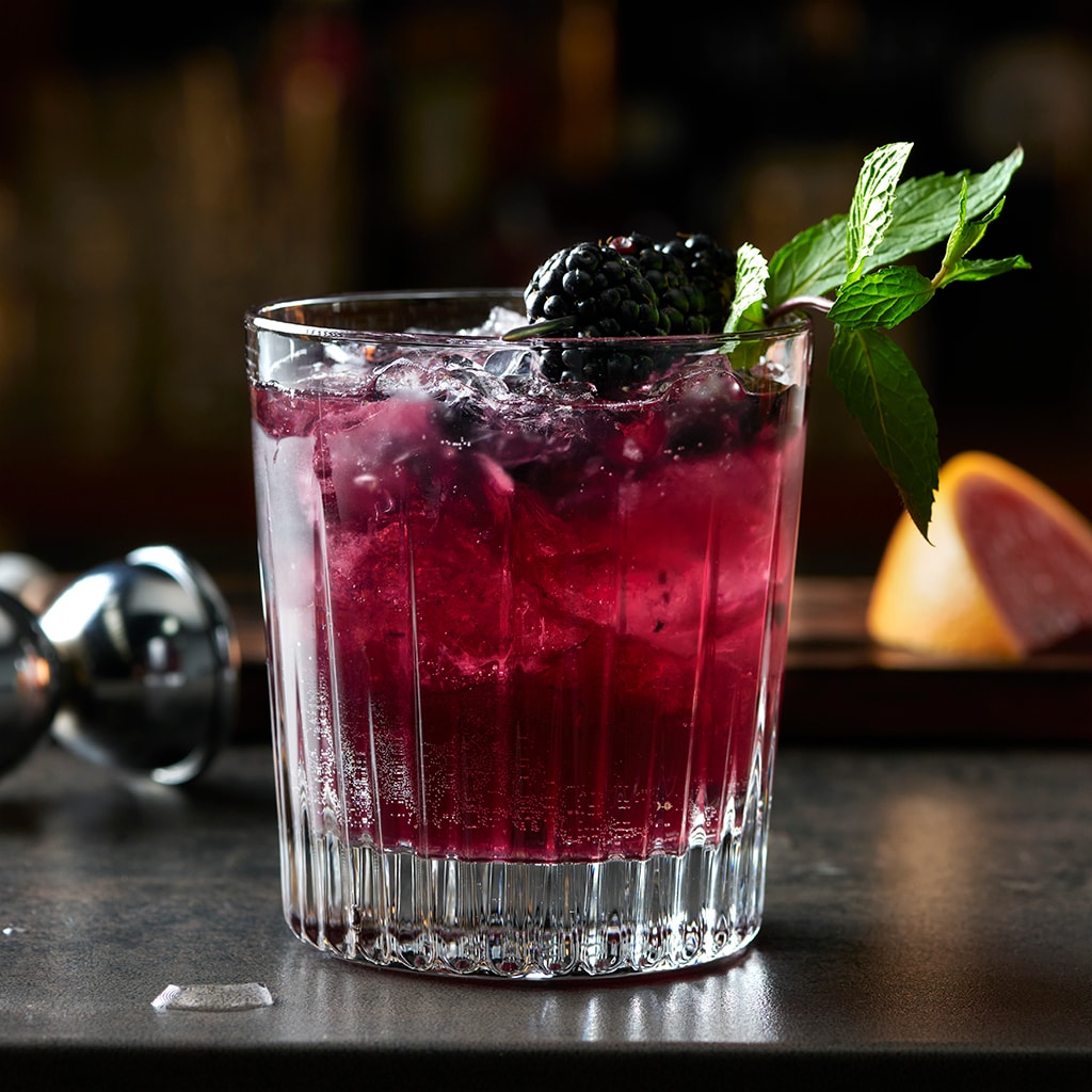 Gin mit Brombeeren