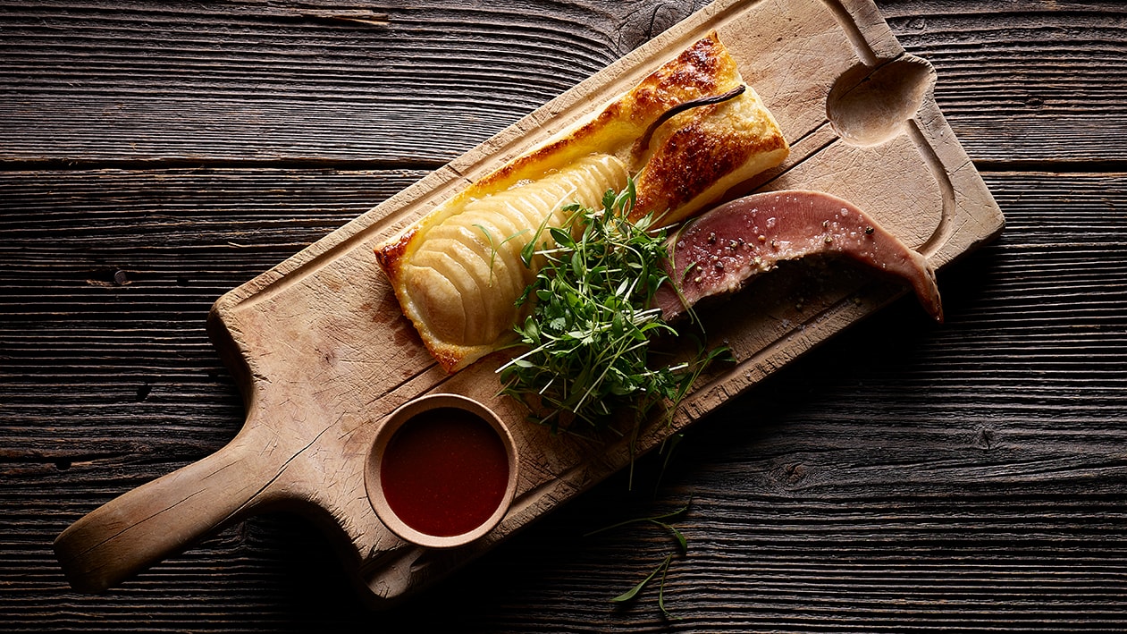 Langue de porc, sauce Williams et tarte aux poires –  