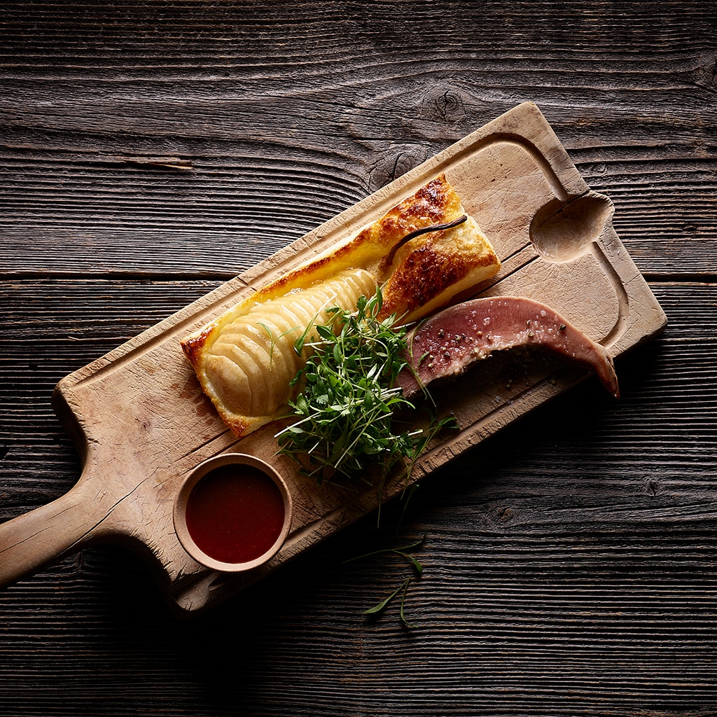 Langue de porc, sauce Williams et tarte aux poires