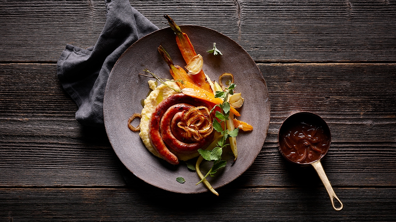 Saucisses de porc grillée, polenta et carottes au four –  