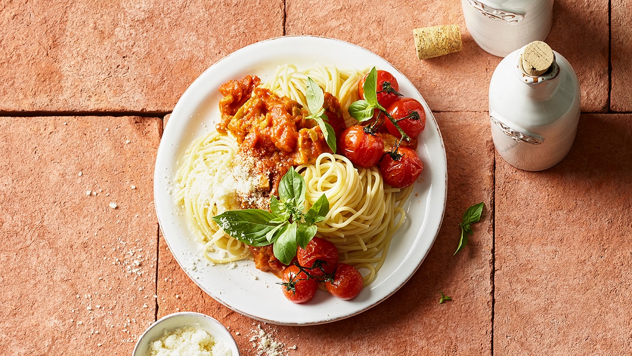 Spaghetti au ragoût de tomates méditerranéen