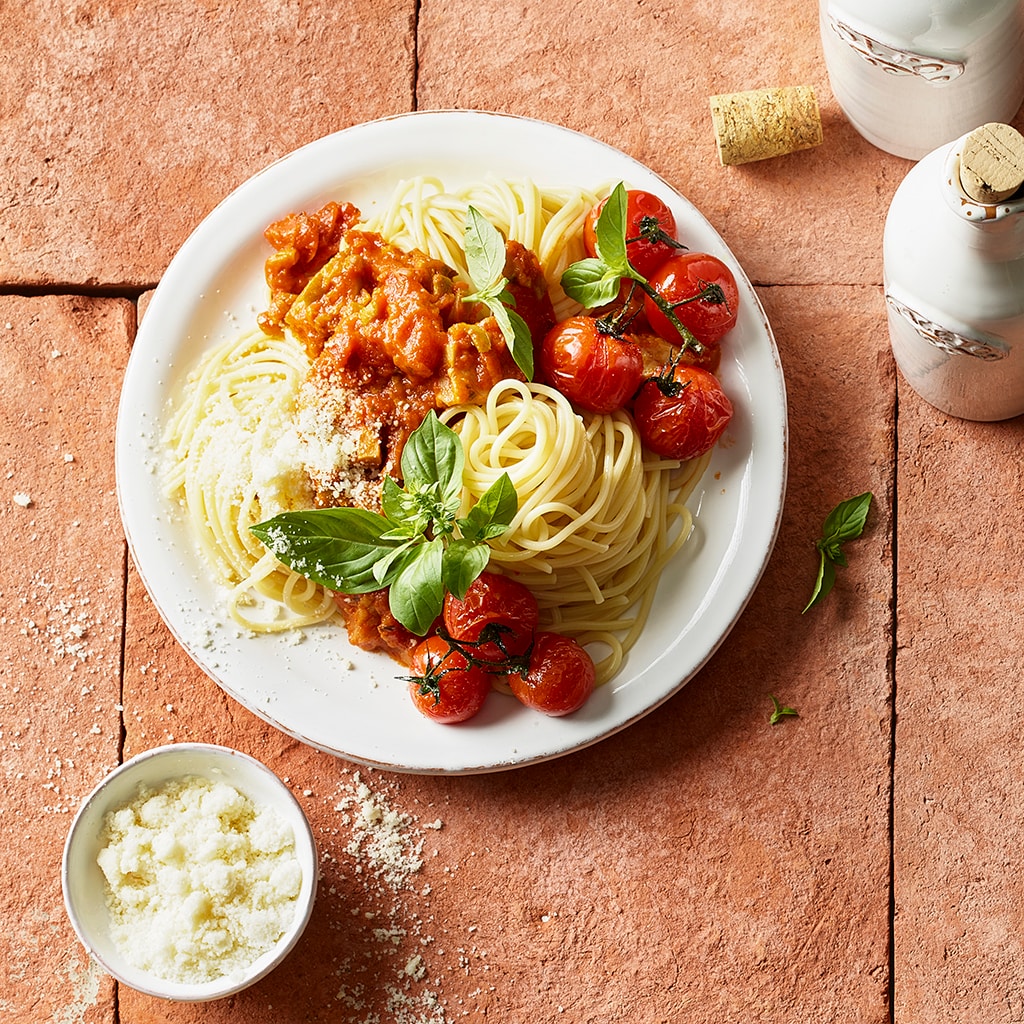 Spaghetti mit mediterranem Tomaten-Ragout