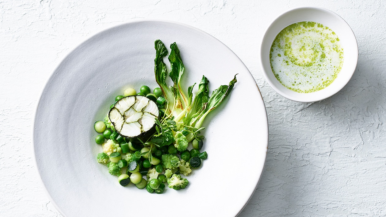 Roulade de sandre pochée au thé matcha et beurre blanc à la ciboulette