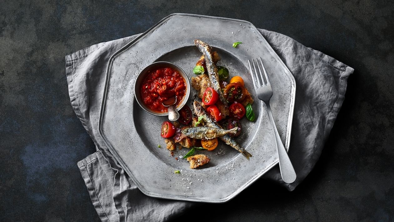 Brot-Salat mit frittierten Sardellen –  